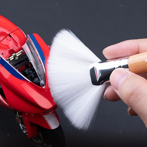 Model dust brush figure - model,