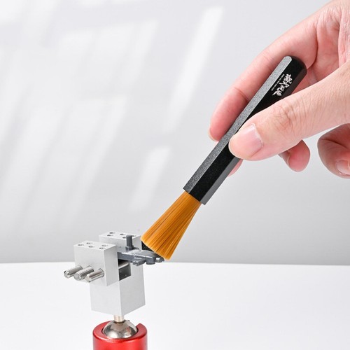 Model cleaning brush - model, dust